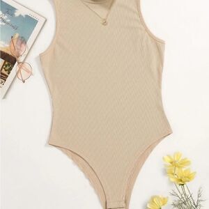 Solid mock neck bodysuit. New